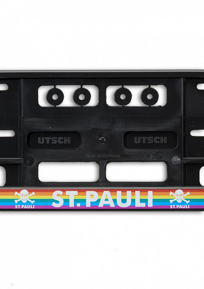 Nahaufnahme Nummernschildhalter im Design Regenbogen von St.Pauli