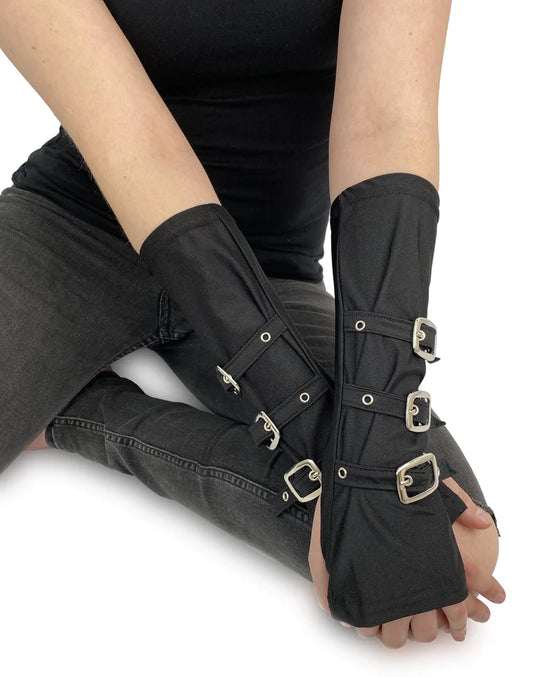 Schwarze Armstulpen Buckle Gloves Black mit silbernen Schnallen von Pamela Mann