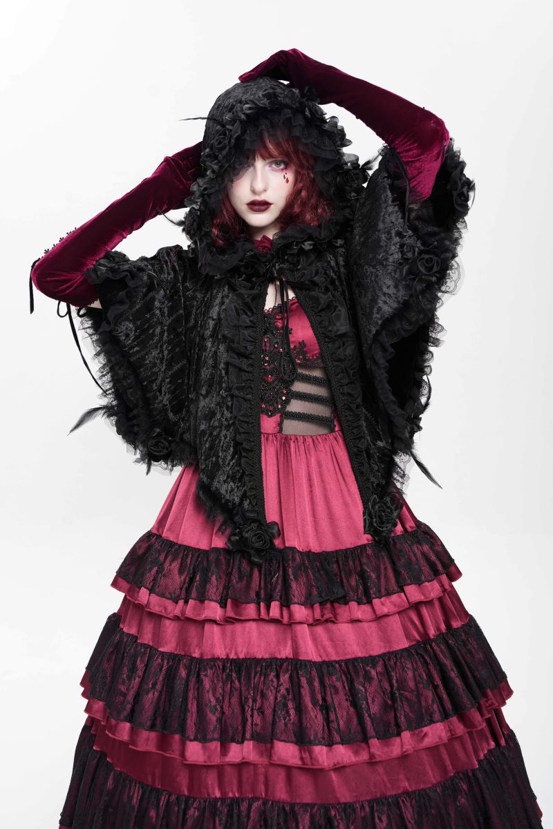 Schwarzes Gothic-Samtcape Dolly Darling Capelet mit Kapuze und Rüschenbesatz von Devil Fashion