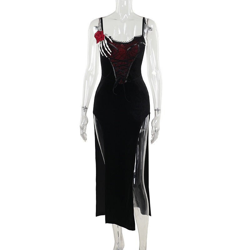 Schwarz/Rotes Kleid Red Web Dress mit Samtstoff und Beinschlitzen von Moon Attic