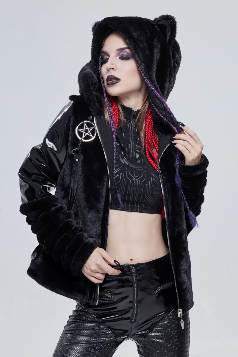 Schwarze Jacke Ursa Faux Fur Jacket mit Kunstleder und Kunstfellelementen von Devil Fashion
