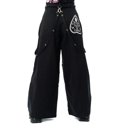 Schwarze Hose DOLLHOUSE DETENTION PANTS mit pinkem Animeprint von Cupcake Cult