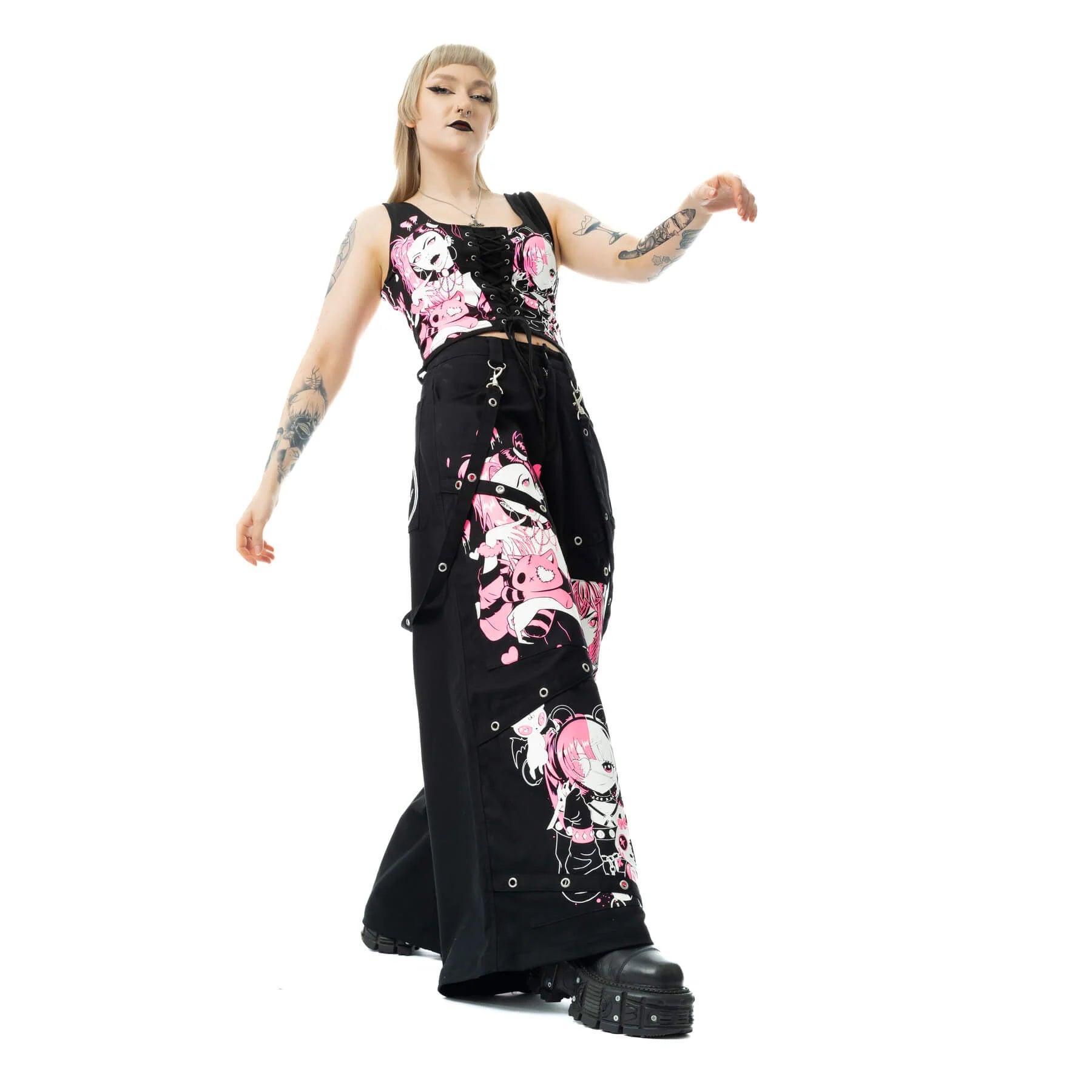 Schwarzes Oberteil DOLLHOUSE DETENTION TOP mit pinkem Animeprint von Cupcake Cult