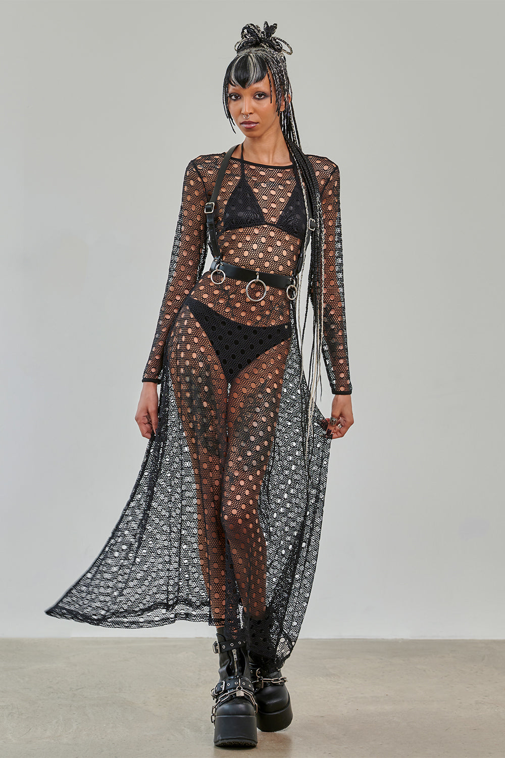 Schwarzes Netzkleid ARCANE EMPRESS DRESS mit großen Lochmaschen von Banned