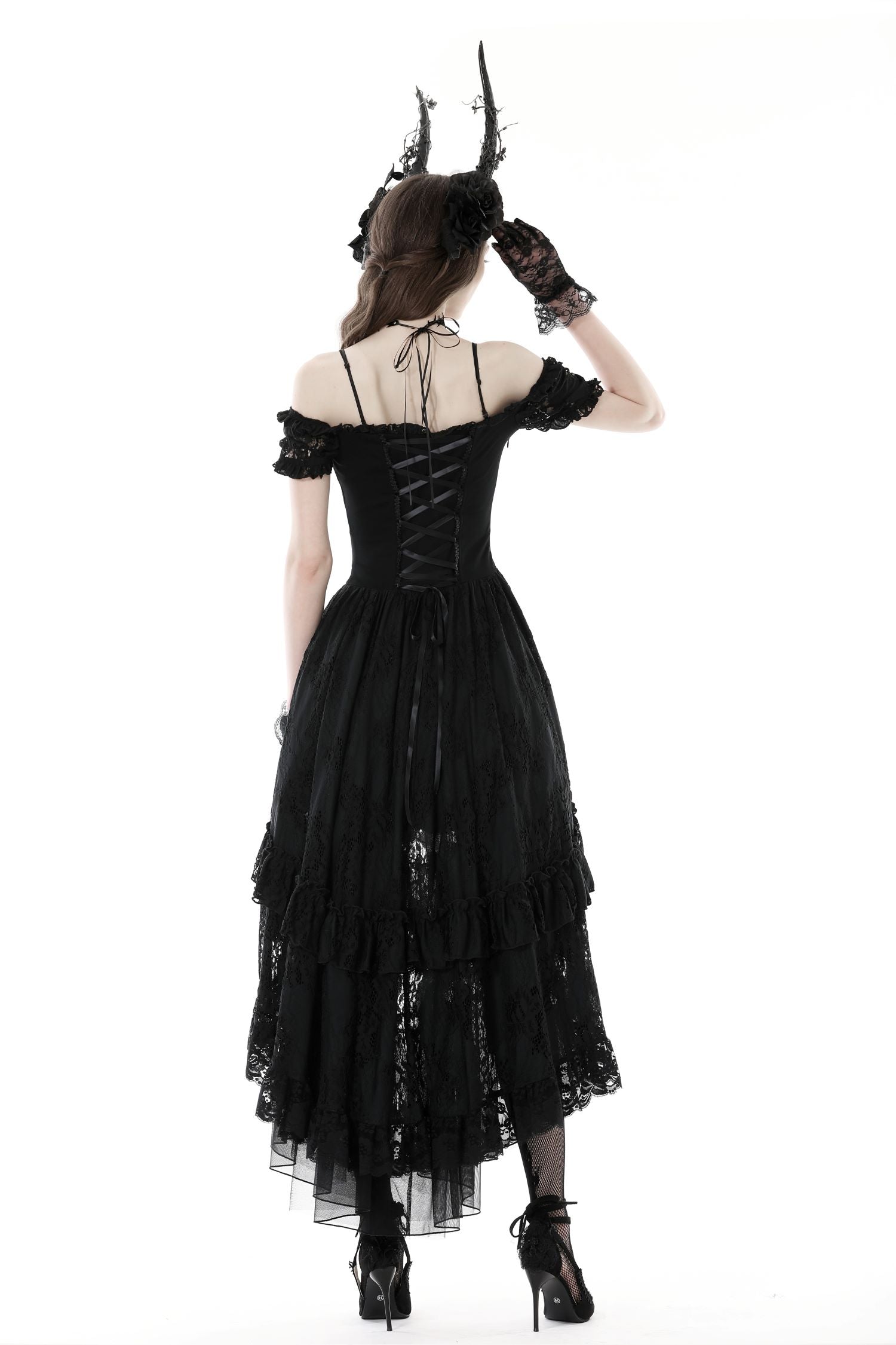 Rückseite figurbetontes, schulterfreies Kleid DIADEMA DRESS mit Spitzenakzenten und Schnürung am Rücken von Dark In Love