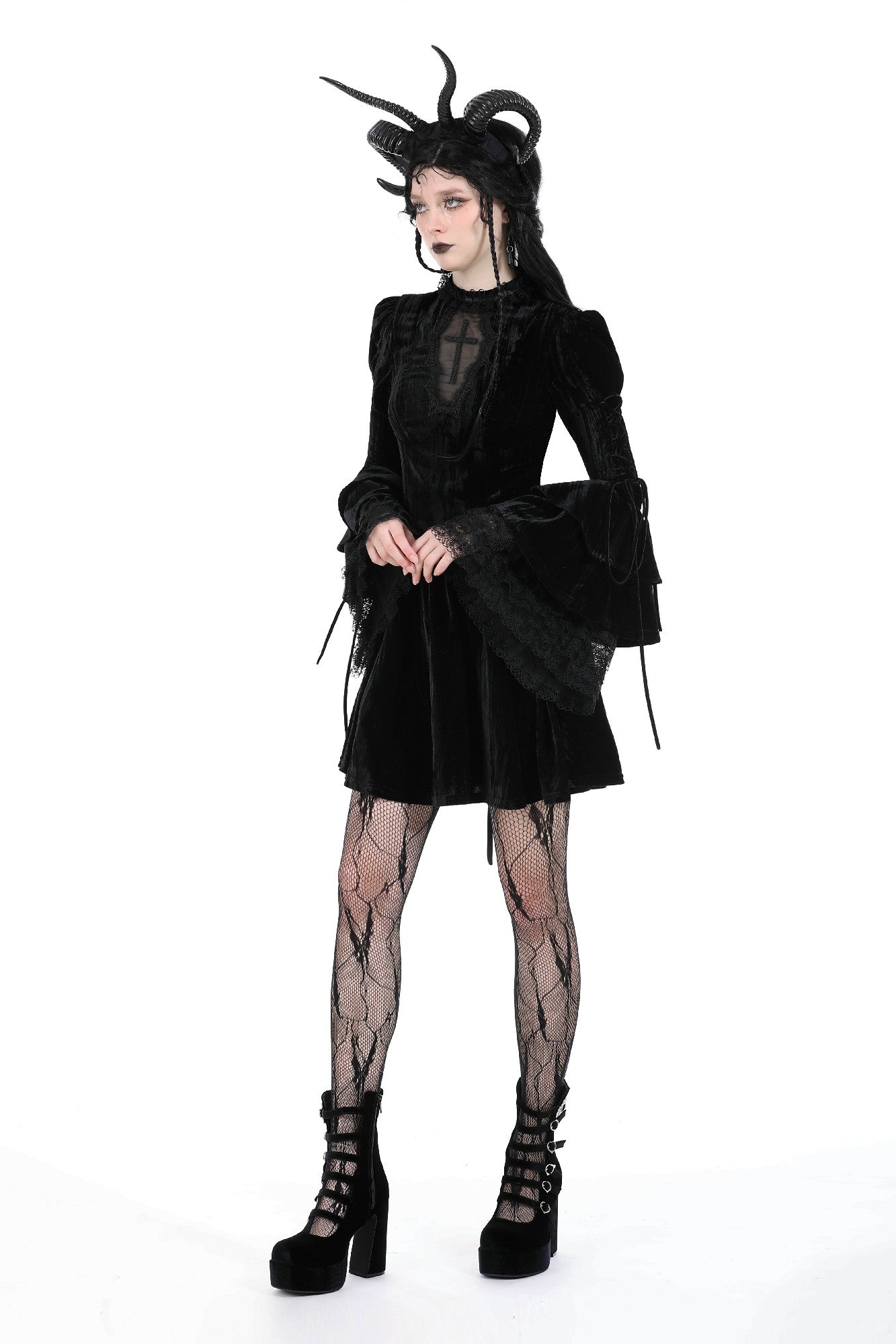 Schwarzes, kurzes Samtkleid COFFIN COVEN DRESS mit langen, weiten Ärmeln, Spitzendetails und Netzeinsatz mit Kreuz von Dark In Love