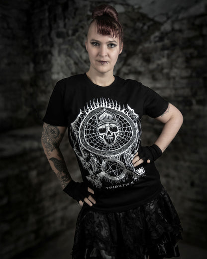 Schwarzes Oberteil Death Zone Shirt mit großem Totenkopfprint und vielen Details von Tributica
