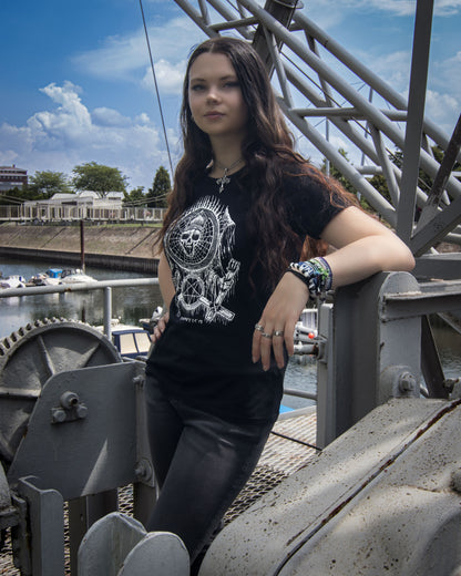 Schwarzes Oberteil Death Zone Shirt mit großem Totenkopfprint und vielen Details von Tributica