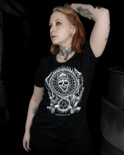 Schwarzes Oberteil Death Zone Shirt mit großem Totenkopfprint und vielen Details von Tributica