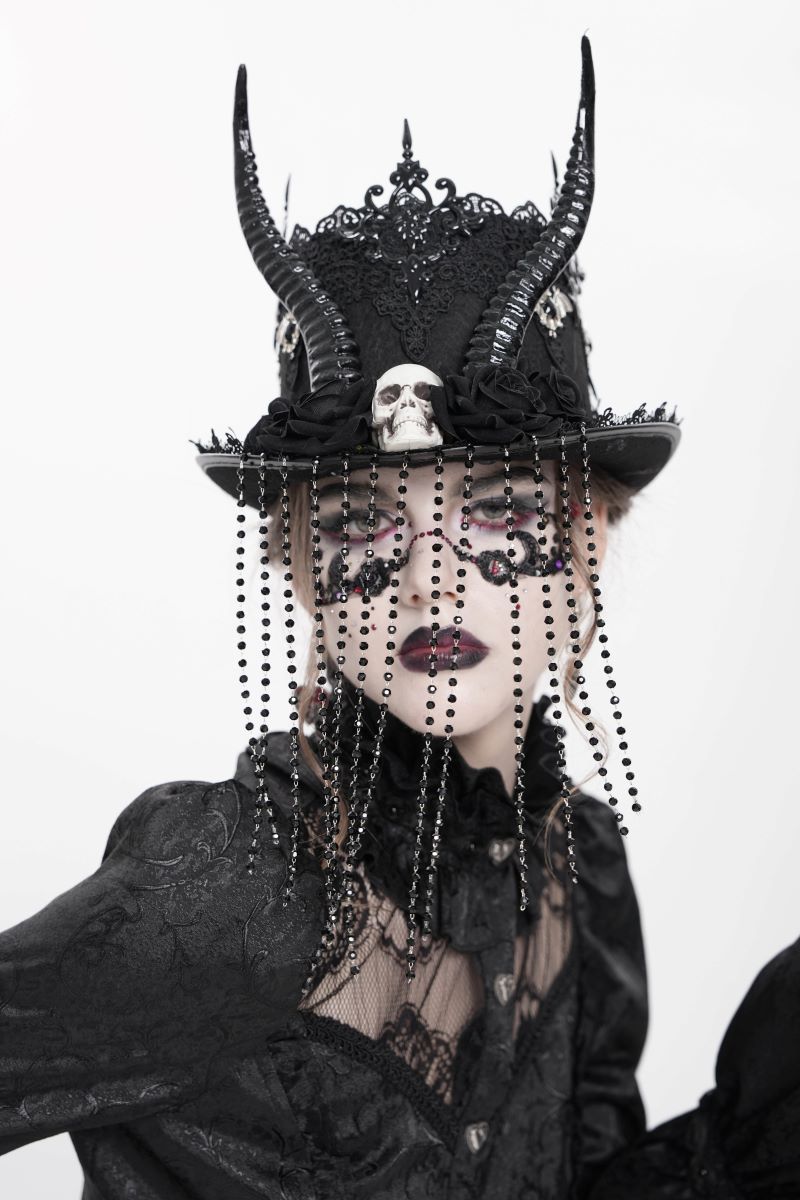 Schwarzer Gothic-Filzhut Demonique Hat mit Hörnern, Perlenketten und filigranen Verzierungen von Eva Lady