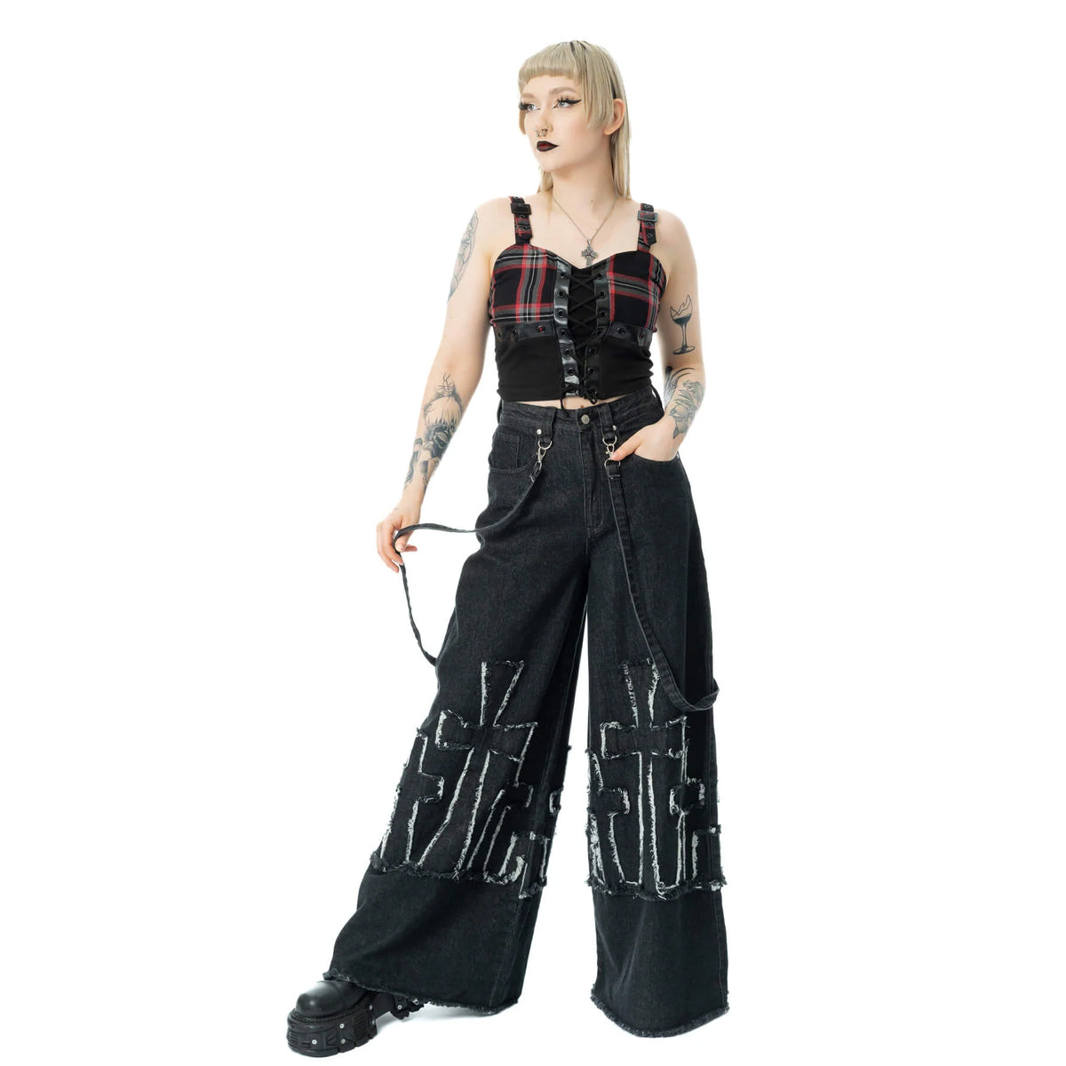 Schwarze Hose ETERNAL REST JEANS mit Kreuzelementen auf den Beinen von Heartless