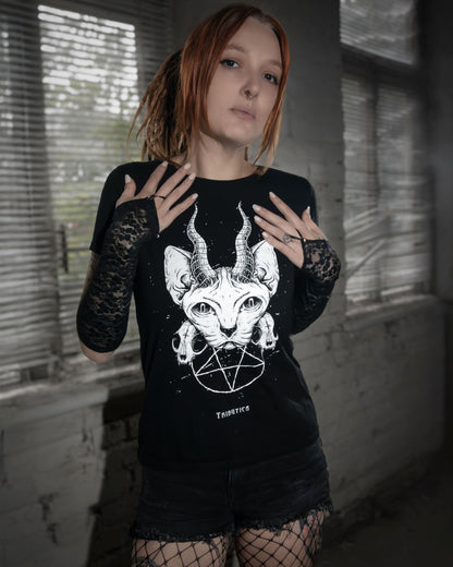 Schwarzes Oberteil Evil Cat Shirt mit Katzen- und Pentagramprint von Tributica