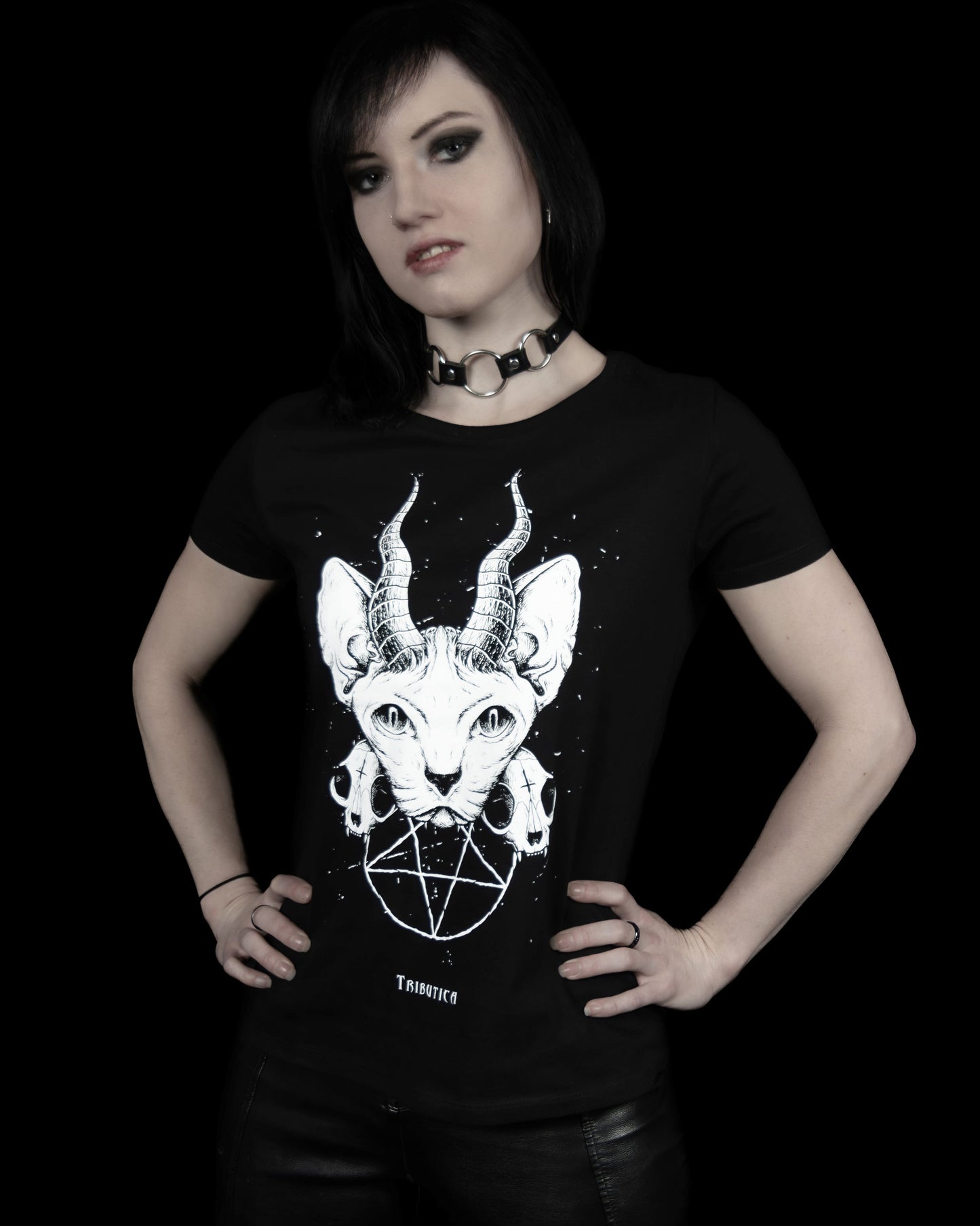 Schwarzes Oberteil Evil Cat Shirt mit Katzen- und Pentagramprint von Tributica