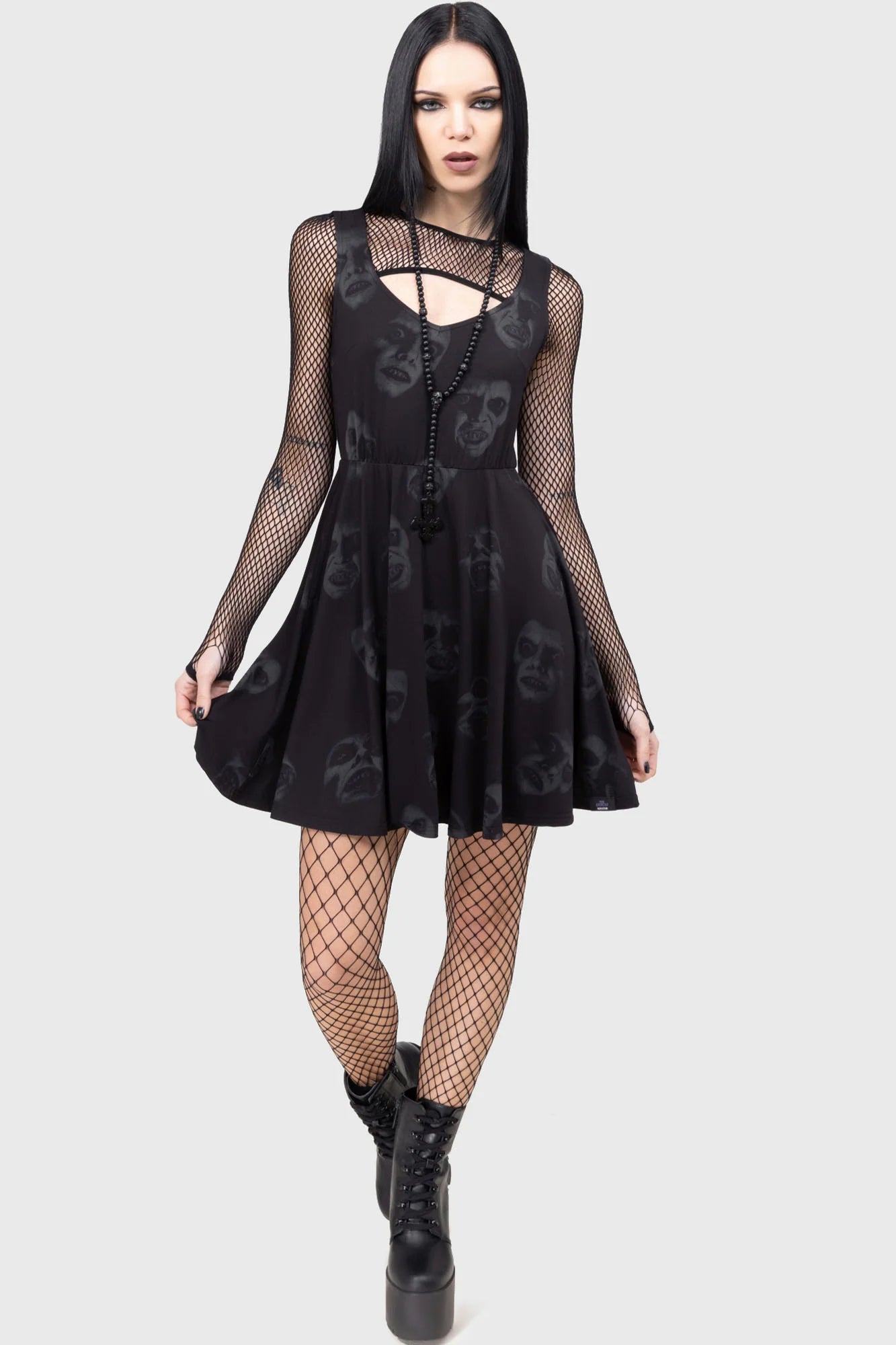 Schwarzes, kurzes Kleid EXCELLENT DAY FOR AN EXORCISM SKATER DRESS mit the Exorcist Print von Killstar
