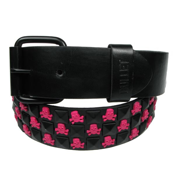 Schwarzer Nietengürtel 3-reihig Skull &amp; Crossbone Pink mit pinken Schädelnieten