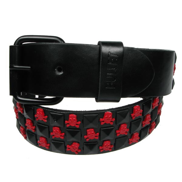 Schwarzer Nietengürtel 3-reihig Skull &amp; Crossbone Red mit roten Schädelnieten