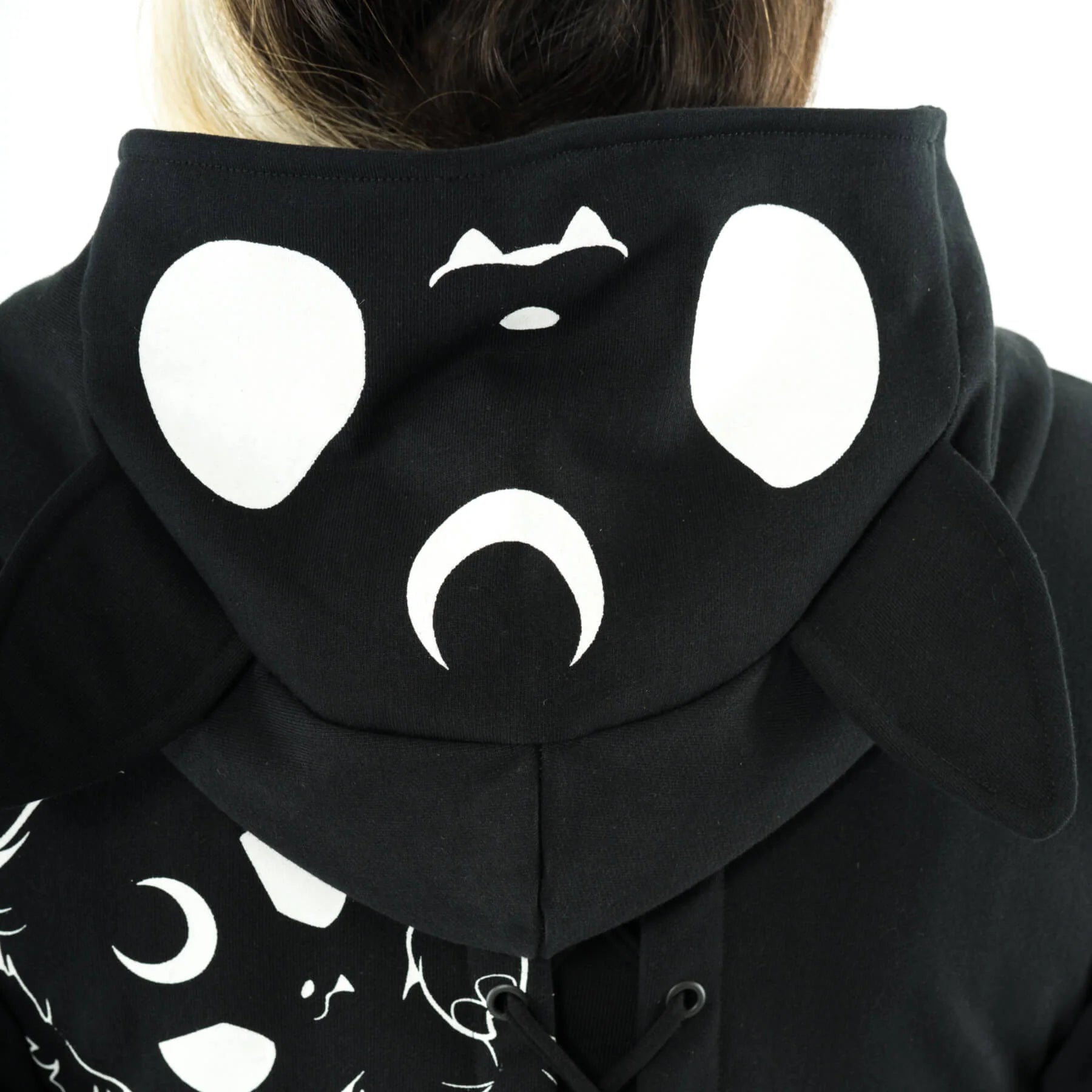Schwarze Sweatshirtjacke GAME OVER HOOD mit niedlichem Fledermausprint und Fledermausohren an der Kapuze von Heartless