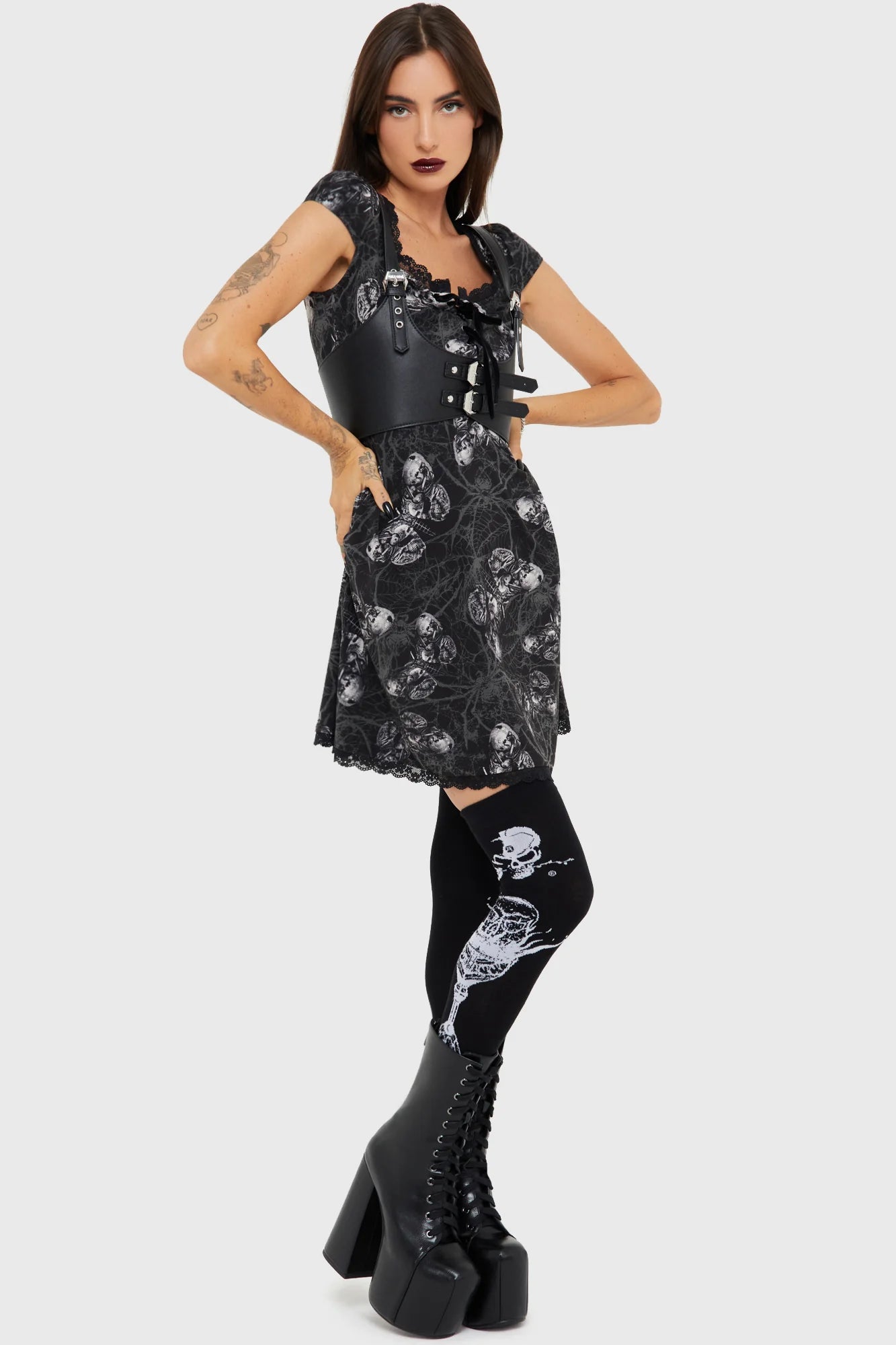 Schwarze Kniesocken Grail Of Loathing Knee High Socks mit Kelchdesign von Killstar