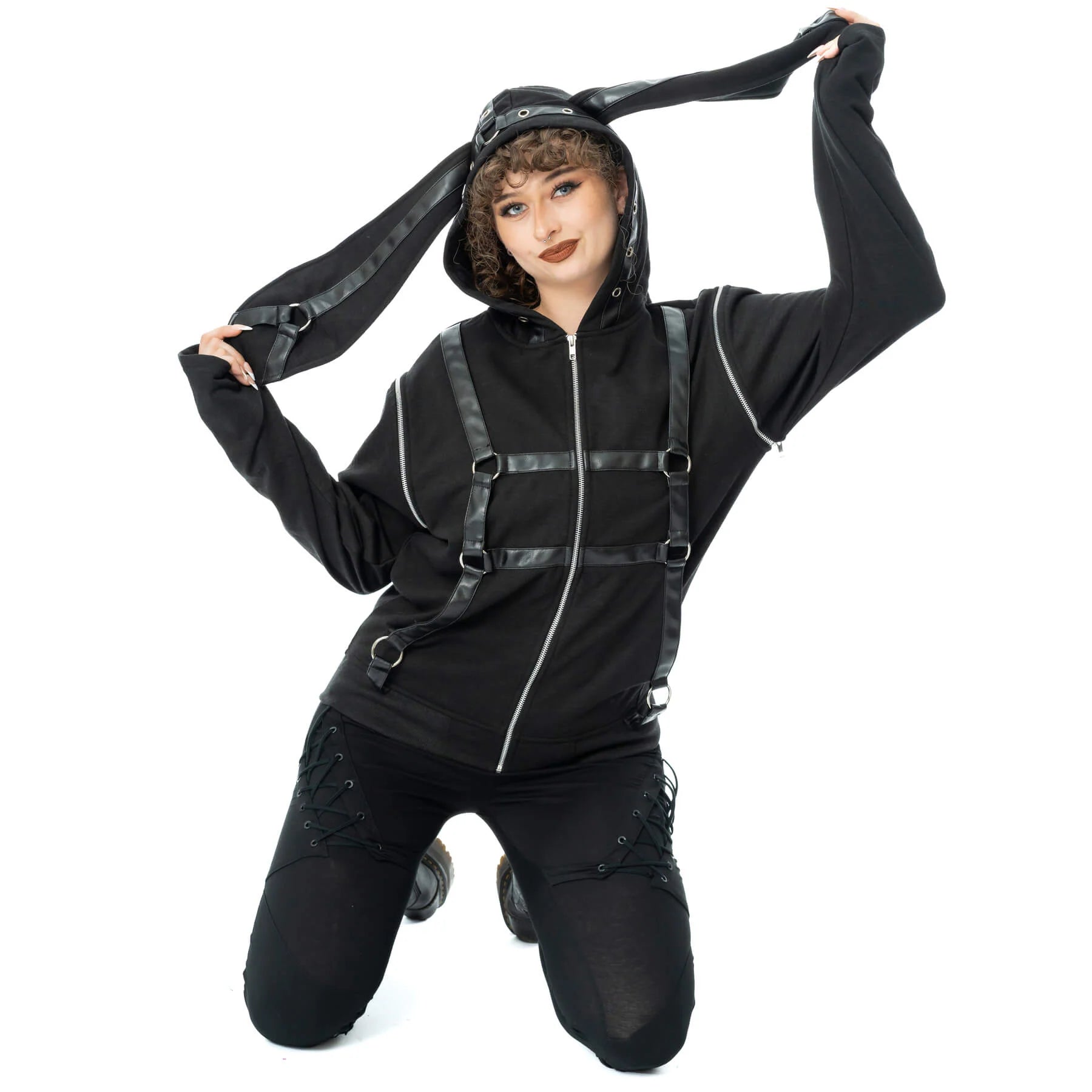Schwarze Sweatshirtjacke GRIM BUNNY HOOD mit Kunstlederdetails und Hasenohren an der Kapuze von Heartless