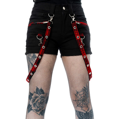 Schwarze Hotpants HONORA SHORTS mit Riemen in rotem Tartanmuster von Heartless