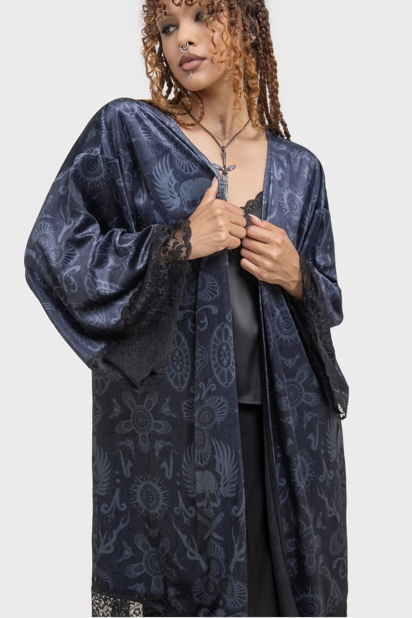 Langer, leichter, grau-blauer HALF VAMP KIMONO mit Allover-Print von Killstar