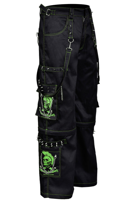 Schwarze Hose GREEN SPIKE PANTS mit grünem Colours-Skull-Print auf Taschen, sowie vielen Nieten, Ketten und Riemen mit Colours Branding