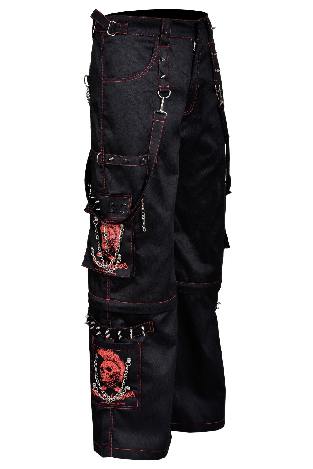 Schwarze Hose RED SPIKE PANTS mit rotem Colours-Skull-Print auf Taschen, sowie vielen Nieten, Ketten und Riemen mit Colours Branding
