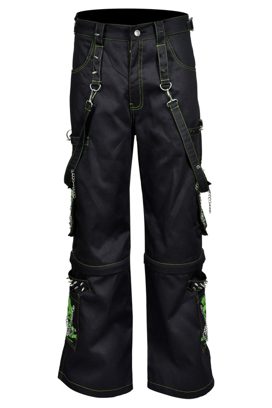 Schwarze Hose GREEN SPIKE PANTS mit grünem Colours-Skull-Print auf Taschen, sowie vielen Nieten, Ketten und Riemen mit Colours Branding