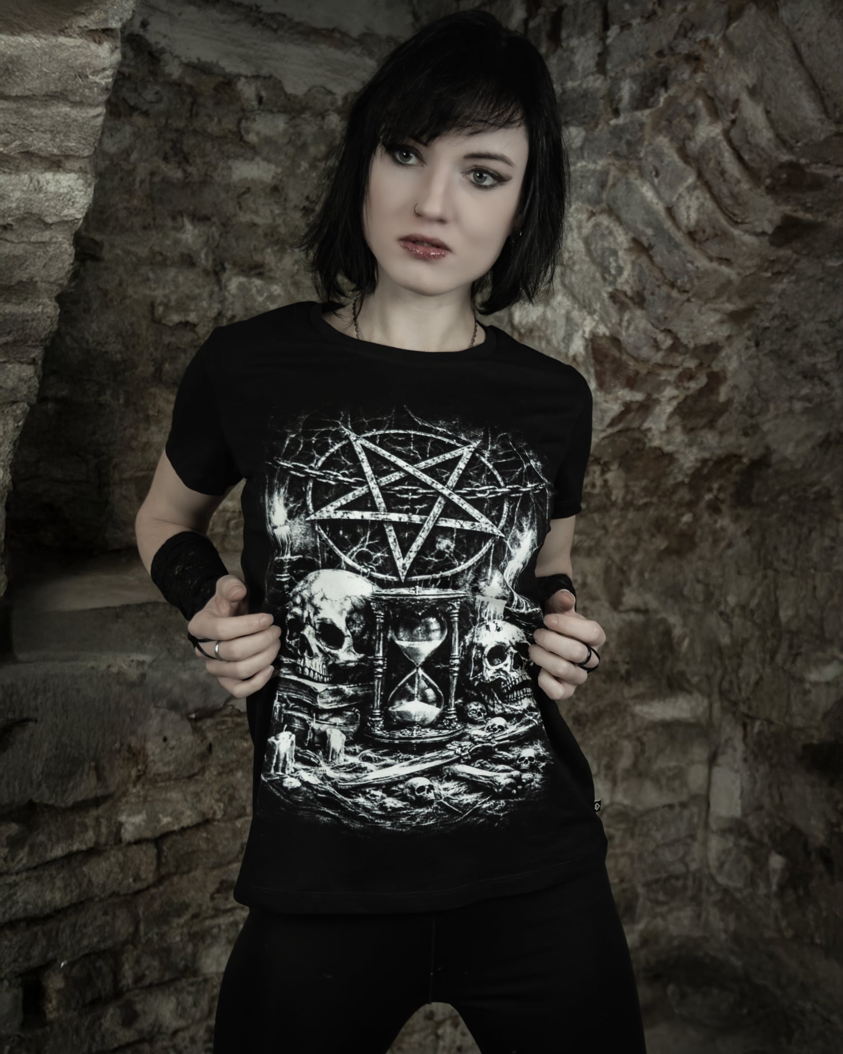 Schwarzes Oberteil Ritual Of Time Shirt von Tributica