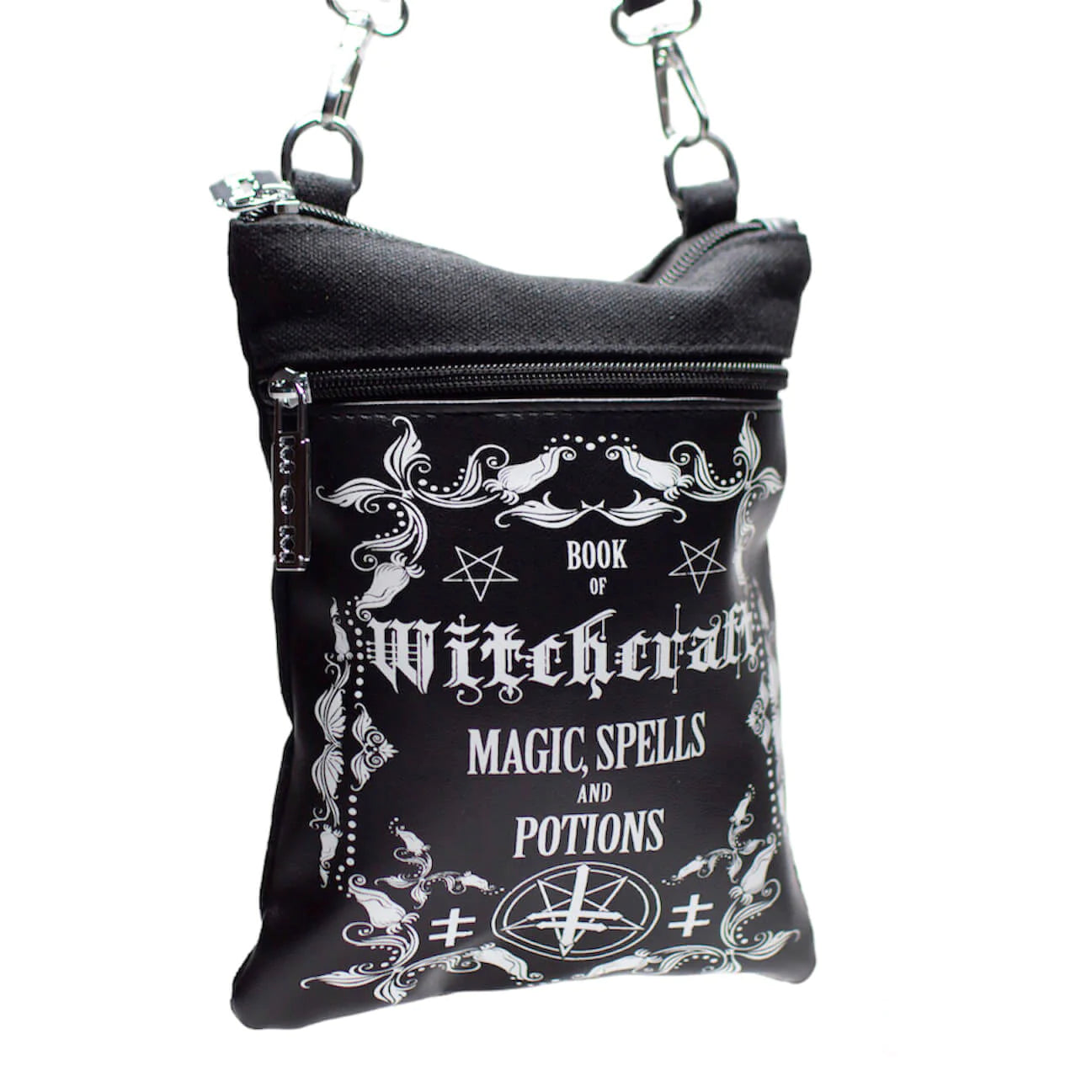 Kleine Umhängetasche WITCHCRAFT SHOULDER BAG mit detailliertem Print und Rasierklingenanhänger von  Heartless