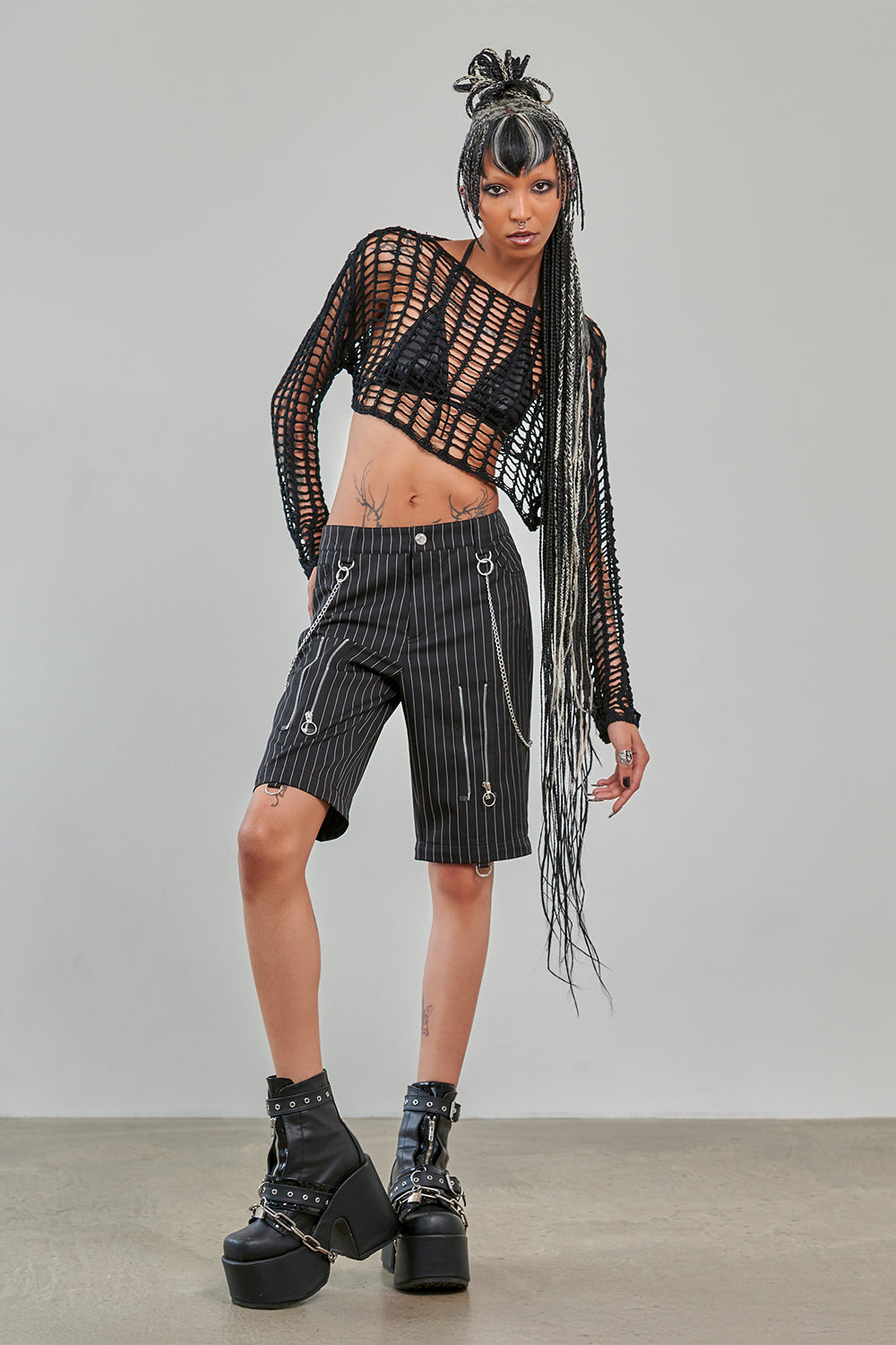 Schwarzes Meshoberteil SHADOW GRID JUMPER mit groben Maschen von Banned