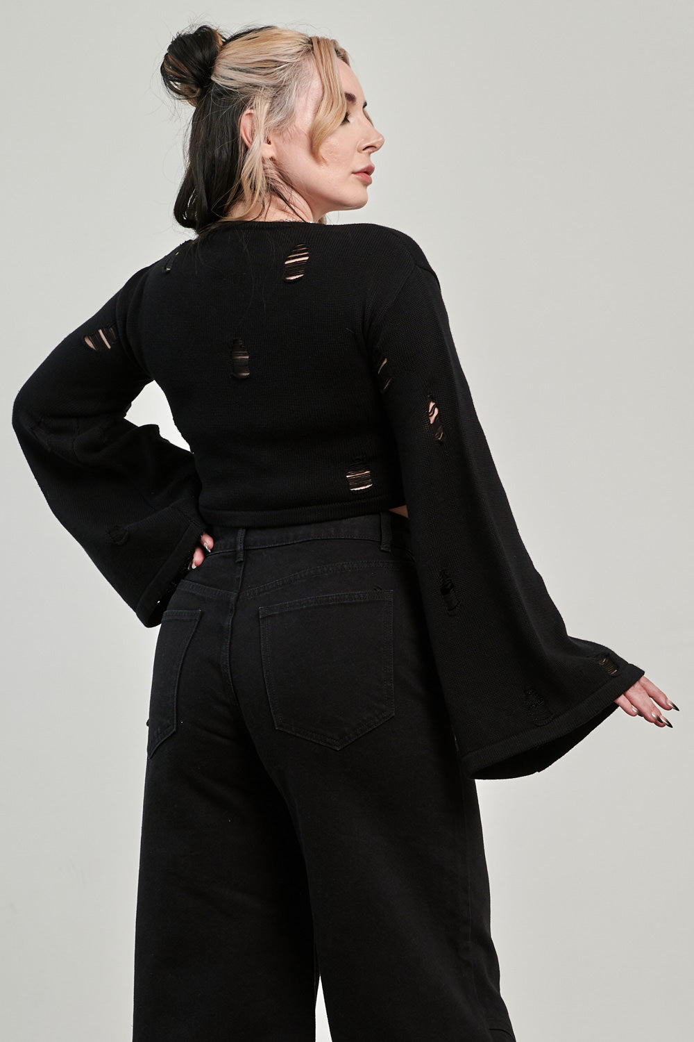 Schwarzer Pullover TORN AFFECTION JUMPER mit Knochenherz auf der Vorderseite von Banned