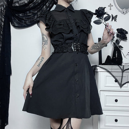 Schwarzes, kurzes Kleid WEDNESDAY DRESS mit gerafften Details und Kragen von Moon Attic