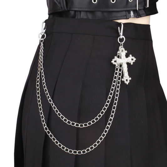 Silberfarbene, zweireihige Gürtelkette CROSS TROUSERS CHAIN mit einem Kreuz-Anhänger von Moon Attic