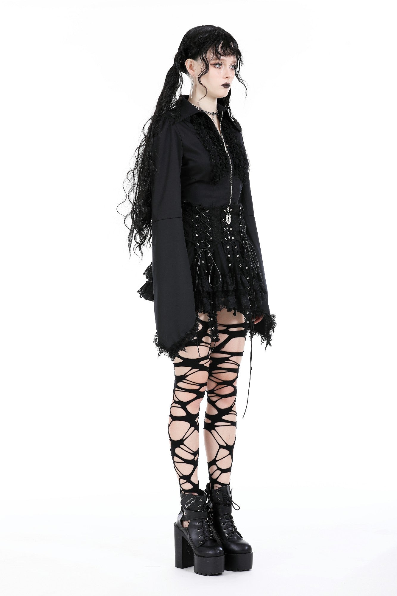 Schwarzer Mini-Rock AKIRA SKIRT aus Spitze mit Riemen- und Ösendetails von Dark In Love