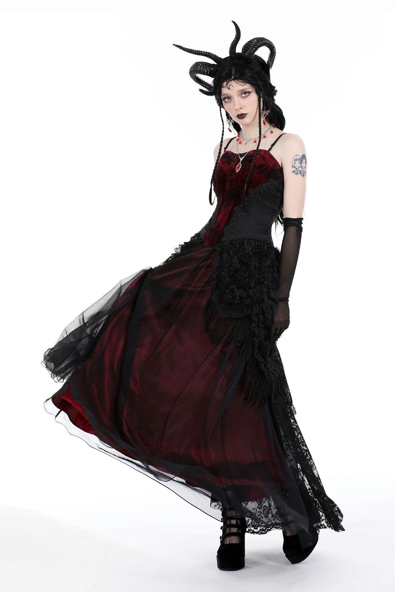 Schwarzer, langer Spitzenrock BLOOD QUEEN SKIRT mit dunkelrotem Unterrock von Dark In Love