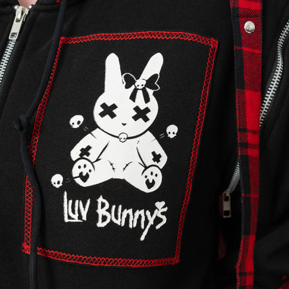 Schwarze Sweatshirtjacke LB CURSED BUNNY HOOD mit Hasenohren auf Kapuze und Tartanmuster an den Ärmeln von Luv Bunny
