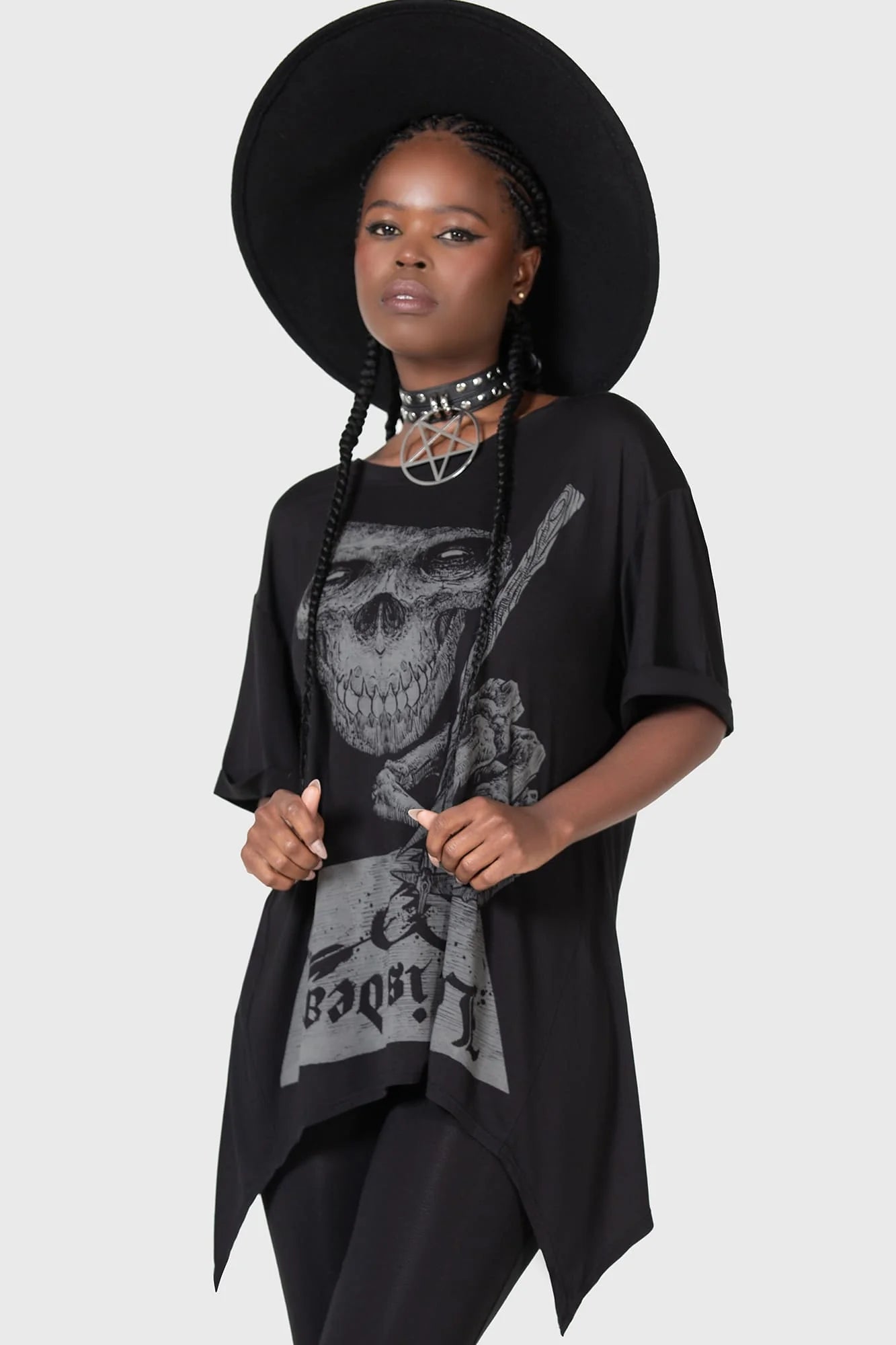 Schwarzes, weites Shirt LOVE IS DEAD T-SHIRT mit briefschreibendem Totenkopfprint von Killstar