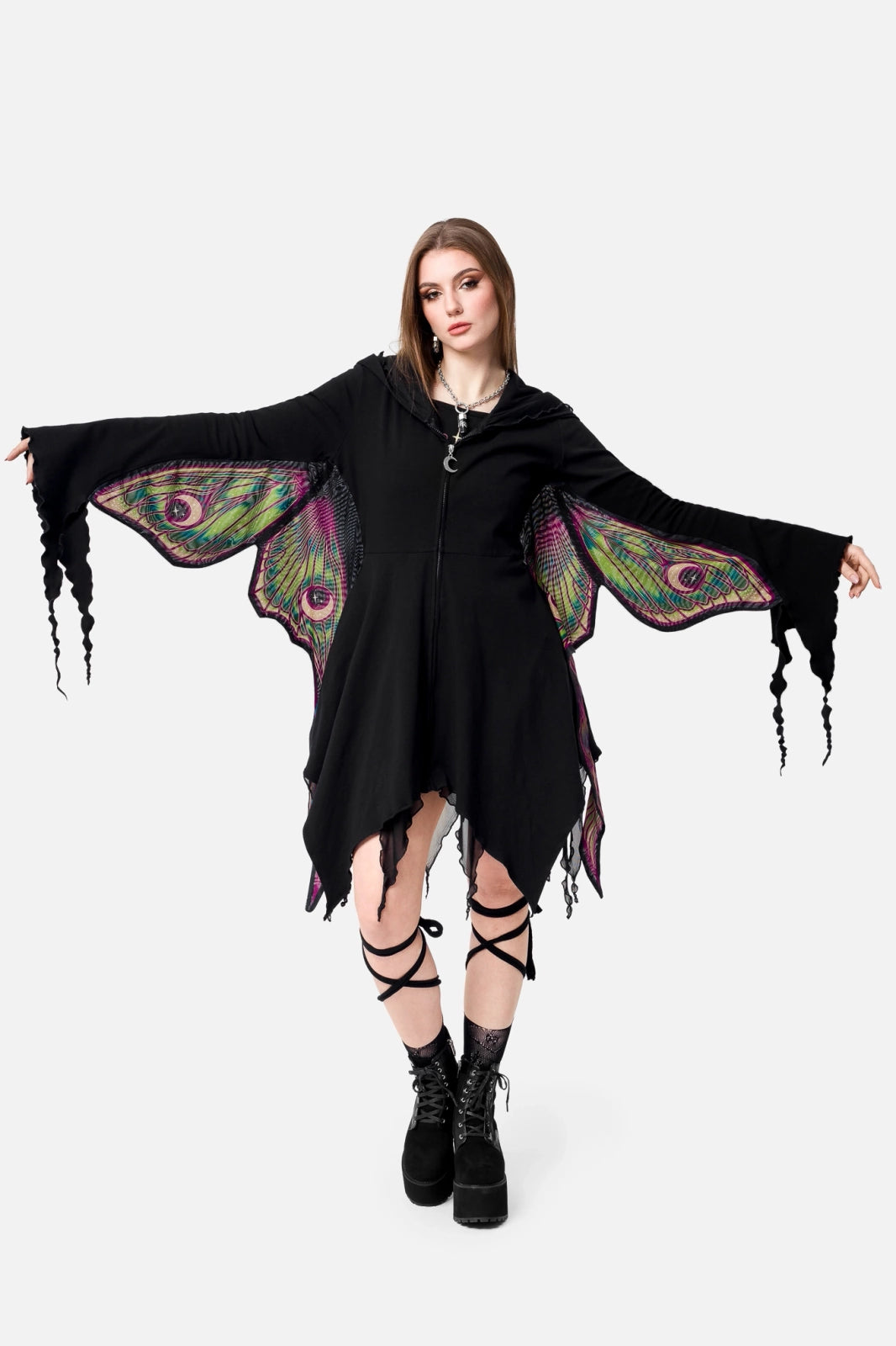 Schwarzer Mantel METAMORPHOSIS HOOD mit Mottenflügeln unter den Armen von Restyle