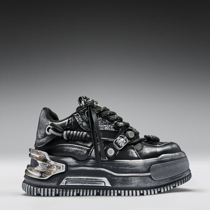 Schwarze Kunstledersneaker METAMORPHOSIS Men's Distressed Platform Trainers Vegan im Used-Look mit silberfarbenden Details von KOI