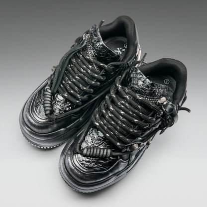 Schwarze Kunstledersneaker METAMORPHOSIS Men's Distressed Platform Trainers Vegan im Used-Look mit silberfarbenden Details von KOI