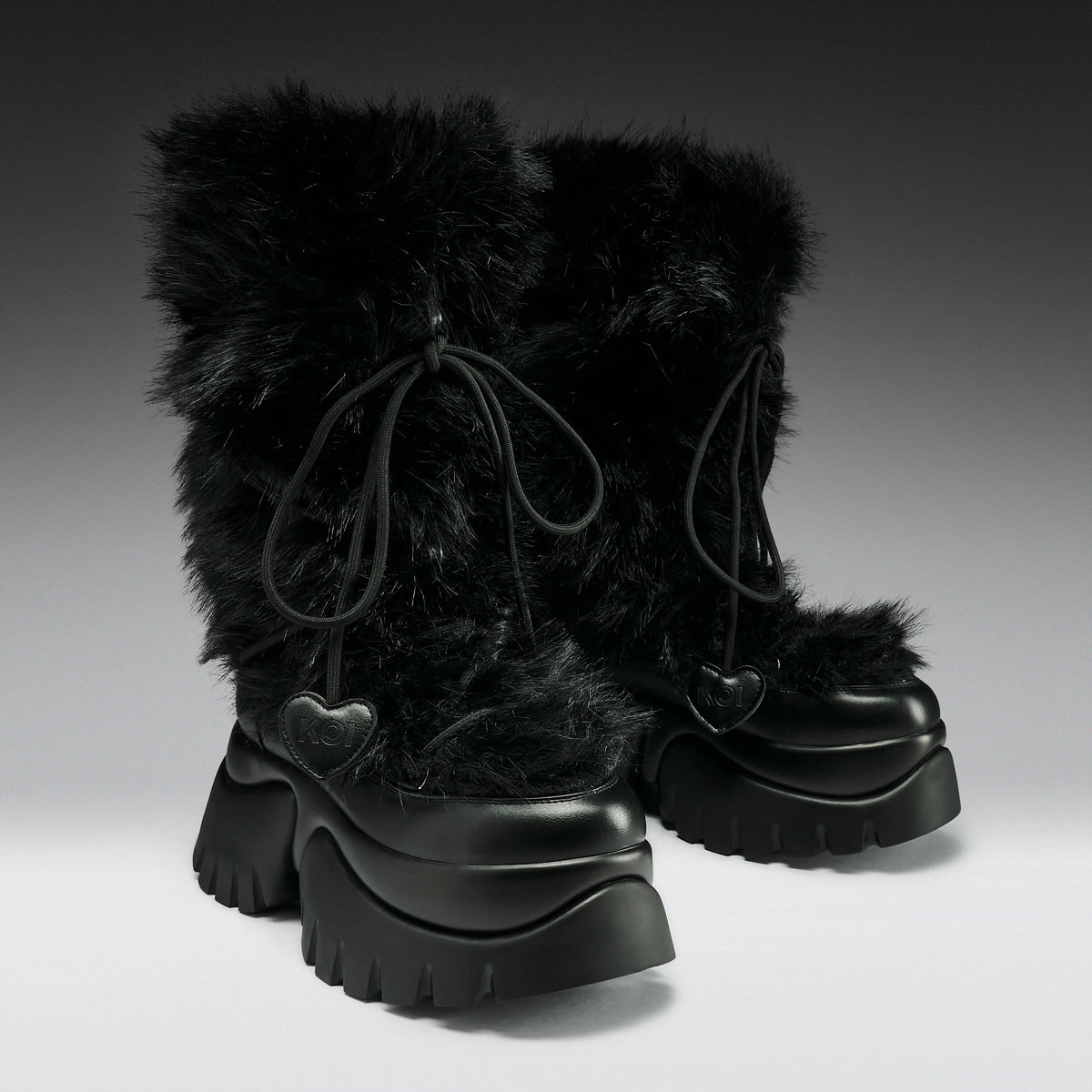 Schwarzer Kunstlederschuh Midnight Sasquatch Fluffy Boots Vegan mit Kunstfell von KOI