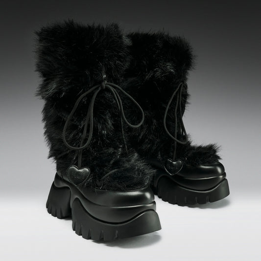 Schwarzer Kunstlederschuh Midnight Sasquatch Fluffy Boots Vegan mit Kunstfell von KOI