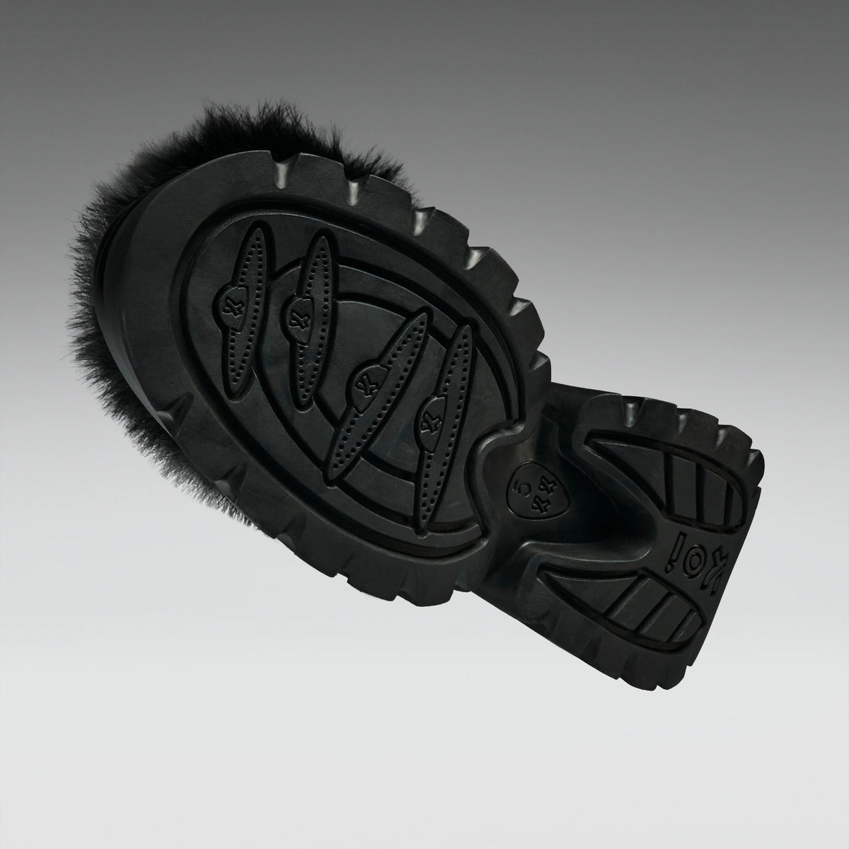 Schwarzer Kunstlederschuh Midnight Sasquatch Fluffy Boots Vegan mit Kunstfell von KOI