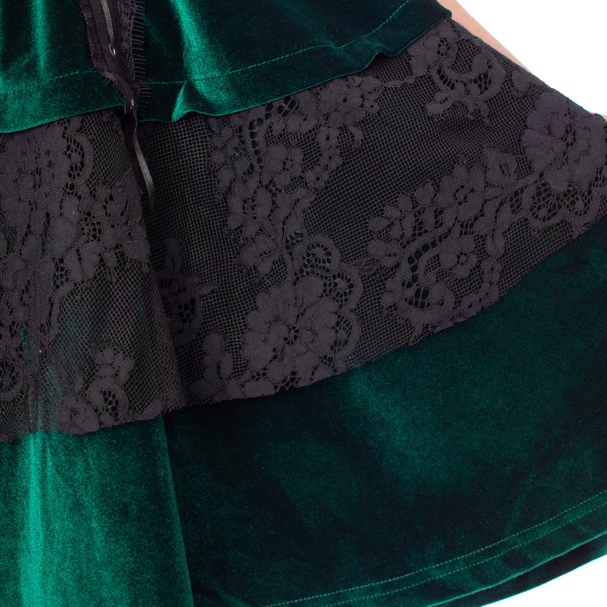 Grünes Kleid NERISSA DRESS Green mit Schnürung von Poizen Industries
