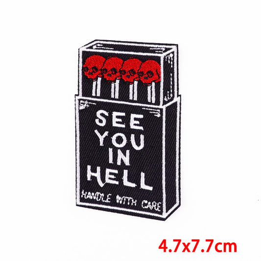 Kleiner, schwarz-roter Aufnäher SEE YOU IN HELL PATCH in Form einer Streichholzschachtel von Moon Attic