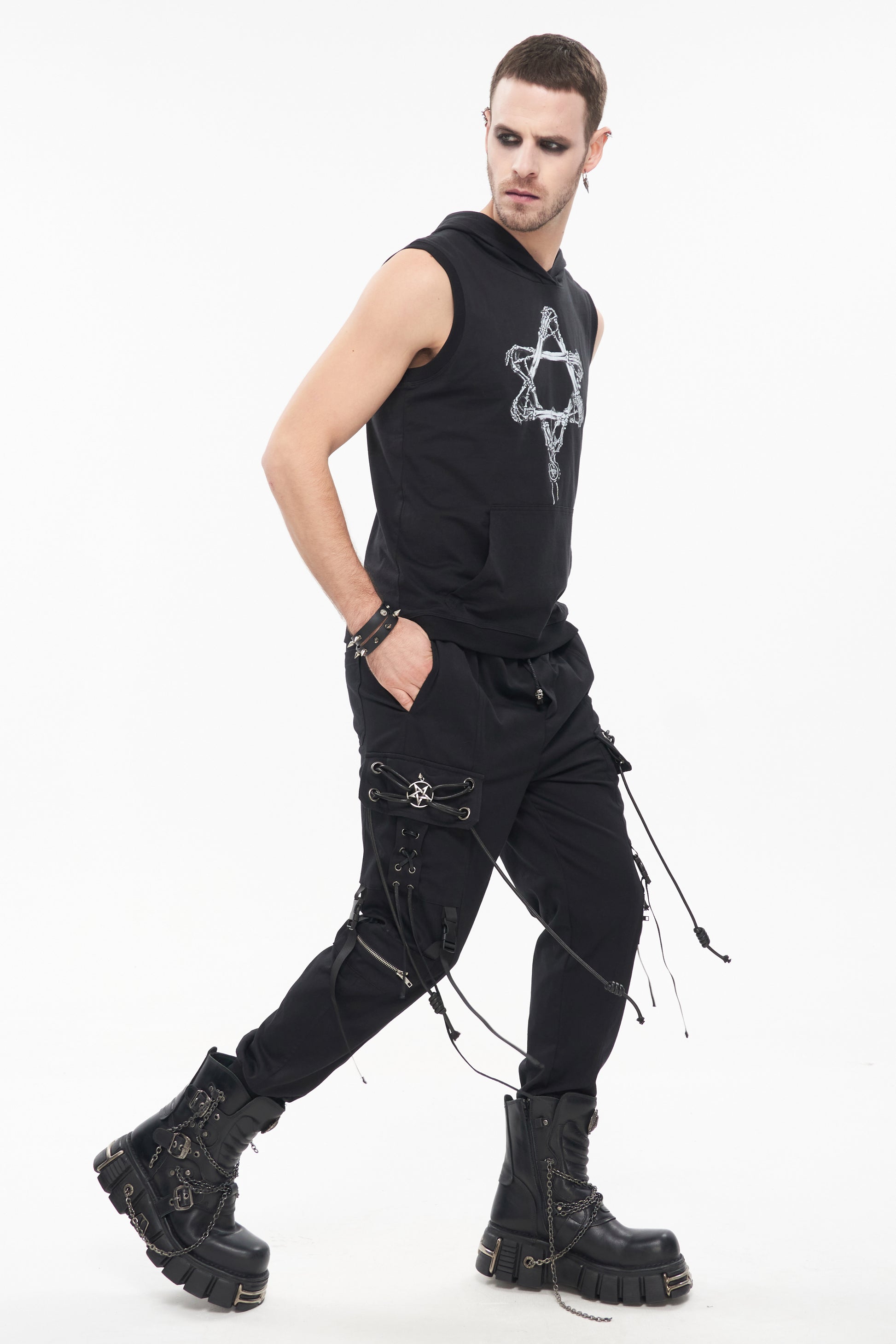 Schwarze Cargo-Hose Pentagram Cargo Pants im Techwear- und Streetstyle-Look von Devil Fashion