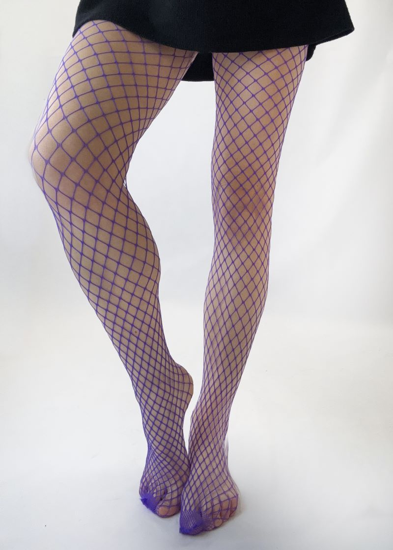 Lila Netzstrumpfhose Medium Net Tights PURPLE mit groben Maschen von Pamela Mann