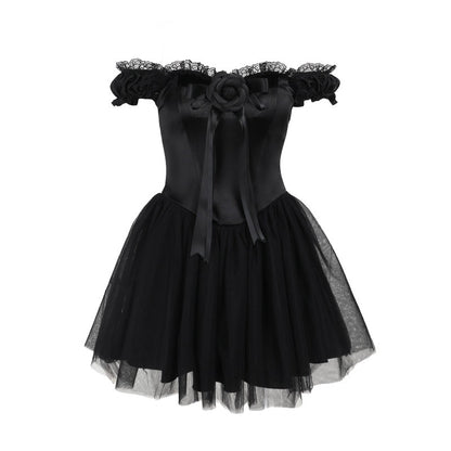 Schwarzes, schulterfreies Kleid BLOOM DRESS mit Spitzen- und Blütendetails, sowie Tüllrock von Moon Attic