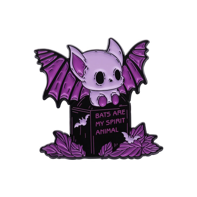 Kleiner, lilafarbender Emaille-Anstecker AMAZING ENAMEL PIN mit einer Fledermaus und Aufschrift 'Bats Are My Spirit Animal' von Moon Attic